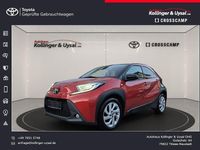 Gebraucht Toyota Aygo X Comfort 72 PS (52 kW) 2022 Chili red perleffekt/ night sky black SUV