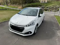 Gebraucht Peugeot 208 Active 99 PS (72 kW) 2017 Weiß Kleinwagen