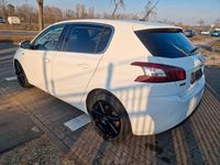 Gebraucht Peugeot 308 Style 120 PS (88 kW) 2015 Weiß Limousine