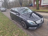 Gebraucht Mercedes B180 122 PS (89 kW) 2012 Schwarz Van / Kleinbus