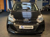 Gebraucht Hyundai i10 Classic 67 PS (49 kW) 2017 Schwarz Kleinwagen