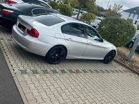 Gebraucht BMW 320 187 PS (137 kW) 2009 Silber Limousine