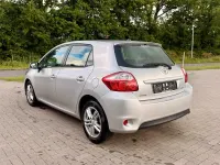 Gebraucht Toyota Auris 99 PS (72 kW) 2012 Silber Kleinwagen