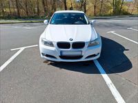 Gebraucht BMW 318 143 PS (105 kW) 2011 Weiß Limousine
