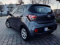 Gebraucht Hyundai i10 Trend 87 PS (63 kW) 2017 Grau Kleinwagen