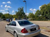 Gebraucht Mercedes E220 Classic 143 PS (105 kW) 2004 Silber Limousine