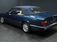 Gebraucht Mercedes E300 220 PS (161 kW) 1993 Blau Cabrio