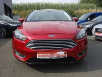 Gebraucht Ford Focus Titanium 125 PS (91 kW) 2015 Rot Limousine