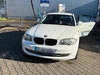Gebraucht BMW 116 122 PS (89 kW) 2011 Weiß Kleinwagen