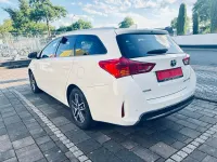 Gebraucht Toyota Auris Hybrid Edition 99 PS (72 kW) 2015 Super white 2 Kombi