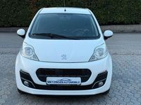 Gebraucht Peugeot 107 Active 68 PS (50 kW) 2013 Weiß Kleinwagen