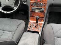 Gebraucht Mercedes 200 136 PS (100 kW) 1999 Blau Limousine