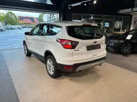 Gebraucht Ford Kuga Titanium 150 PS (110 kW) 2017 Weiß SUV