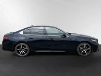 Gebraucht BMW 530e M Sport 299 PS (219 kW) 2025 Carbonschwarz metallic Limousine