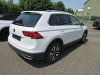 Gebraucht VW Tiguan Move 150 PS (110 kW) 2024 Oryxweiß perlmutteffekt SUV
