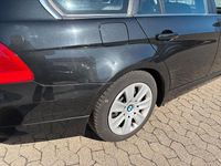Gebraucht BMW 320 170 PS (125 kW) 2009 Schwarz Kombi