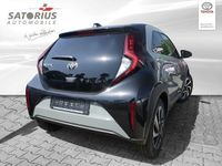 Neu Toyota Aygo X 72 PS (52 kW) 2025 Grün SUV
