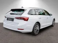 Gebraucht Skoda Octavia Tour 116 PS (85 kW) 2023 Moonweiss metallic Kombi