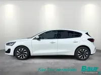 Gebraucht Ford Focus Titanium 125 PS (91 kW) 2025 Frozen white Limousine