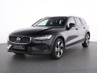 Gebraucht Volvo V60 CC Plus 197 PS (144 kW) 2023 Schwarz onyx black / metallic Kombi