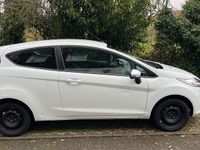 Gebraucht Ford Fiesta 60 PS (44 kW) 2010 Weiß Kleinwagen