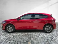 Gebraucht Ford Focus Titanium 155 PS (114 kW) 2025 Fantastic red metallic Limousine