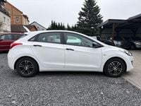 Gebraucht Hyundai i30 Style 99 PS (72 kW) 2014 Weiß Limousine