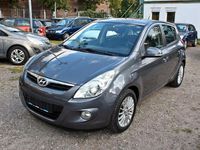 Gebraucht Hyundai i20 Life 77 PS (56 kW) 2011 Grau Limousine