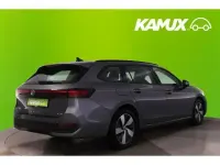 Gebraucht VW Passat 150 PS (110 kW) 2025 Platinum grey Kombi