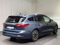Gebraucht Ford Focus Titanium 125 PS (91 kW) 2024 Blau, chrome blue metallic Limousine