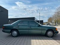 Gebraucht Mercedes E230 132 PS (97 kW) 1991 Grün Limousine