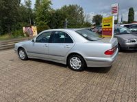 Gebraucht Mercedes E200 Classic 163 PS (119 kW) 2001 Silber Limousine
