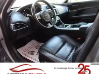Gebraucht Jaguar XE Prestige 163 PS (119 kW) 2018 Silicon silver Limousine