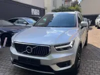 Gebraucht Volvo XC40 Inscription 190 PS (139 kW) 2019 Silber (metallic) SUV