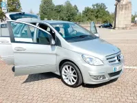 Gebraucht Mercedes B180 116 PS (85 kW) 2012 Silber Kleinwagen
