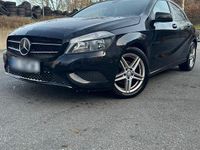 Gebraucht Mercedes A180 122 PS (89 kW) 2013 Schwarz Limousine