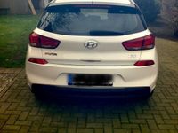 gebraucht Hyundai i30 Limosine Pure M/T 1.4 Benzin