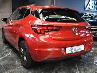 Używany Opel Astra Design & Tech 145 KM (106 kW) 2021 Czerwony Sedan/Limuzyna