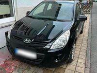 Gebraucht Hyundai i20 77 PS (56 kW) 2012 Schwarz Kleinwagen