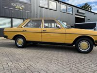 Gebraucht Mercedes 200 94 PS (69 kW) 1979 Gelb Limousine