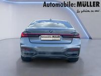 Gebraucht BMW 750 M Sport 530 PS (389 kW) 2021 Donington grau metallic Limousine