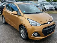 Gebraucht Hyundai i10 Trend 67 PS (49 kW) 2015 Mandarin orange / mic Kleinwagen