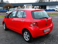 gebraucht Toyota Yaris Cool Edition 1.0 Rot Baujahr 2011