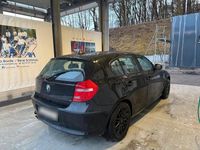 Gebraucht BMW 116 122 PS (89 kW) 2010 Schwarz Kleinwagen