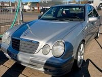Gebraucht Mercedes E220 143 PS (105 kW) 2001 Andere farben Limousine