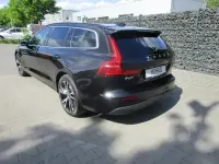 Gebraucht Volvo V60 Core 250 PS (183 kW) 2024 Schwarz Kombi