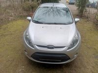 Gebraucht Ford Fiesta 60 PS (44 kW) 2012 Silber Kleinwagen