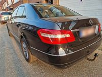 Gebraucht Mercedes E220 Avantgarde 170 PS (125 kW) 2009 Schwarz Limousine