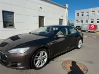 Usata Tesla Model S 269 kW (367 CV) 2014 Marrone Utilitaria