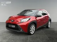 Gebraucht Toyota Aygo X Comfort 72 PS (52 kW) 2022 Chili red perleffekt/ night sky black SUV